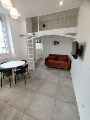 Loft Chic avec Mezzanine Contemporaine